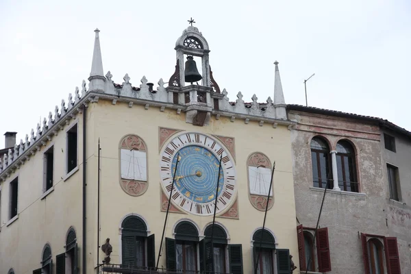 Středověká budova do města bassano del grappa provincie — Stock fotografie