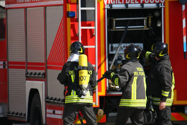 Brave firefighters with oxygen tank fire during an exercise held — Stock Photo, Image