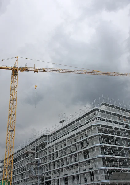 建設中の鉛で大規模な超高層ビルの構造 — ストック写真