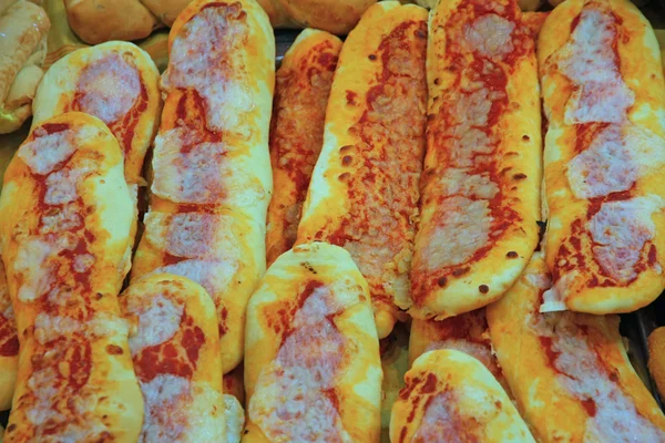 Πίτσες και πίτσα και σνακ για πώληση στο κατάστημα Μπέικερ της Νότιας — Φωτογραφία Αρχείου