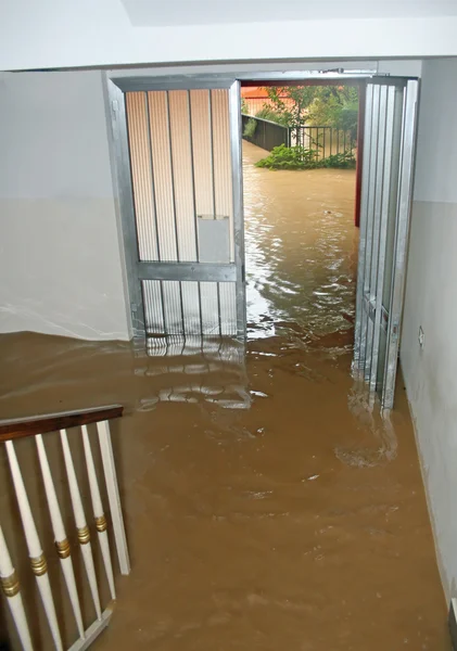 Entrance of a House fully flooded during the flooding of the riv — Stock Photo, Image