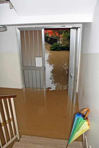 Entrance of a House fully flooded during the flooding of the riv — Stock Photo, Image