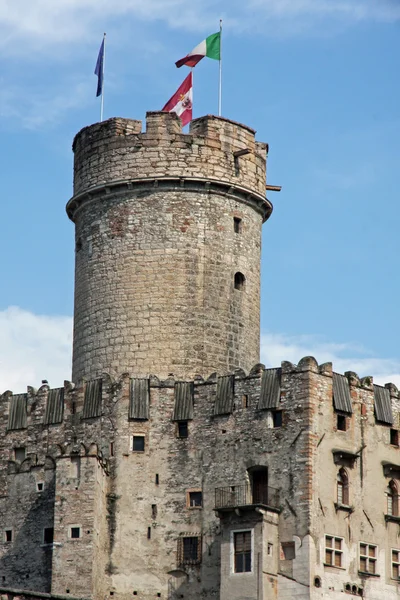 Fabuloso Castelo no centro da cidade de Trento — Fotografia de Stock