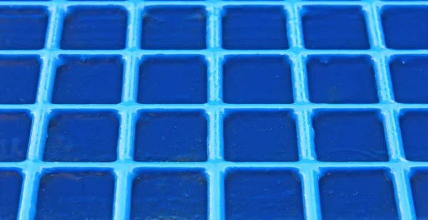 Regelmäßiger blauer Gitterhintergrund in sehr schwerem Metall — Stockfoto