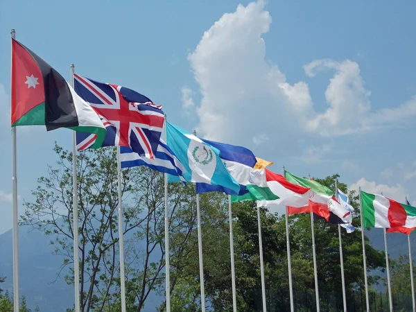 Ensemble de drapeaux colorés de nombreuses nations du monde — Photo