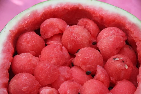 Boules de pastèque rouge dans un bar à cocktails — Photo