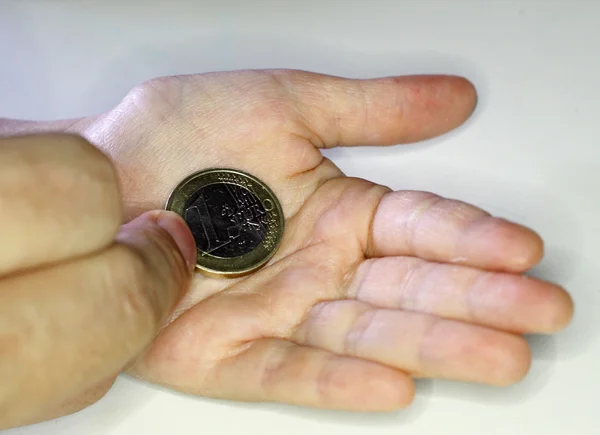 Father's hand from the tip of one euro to his baby — Stock Photo, Image