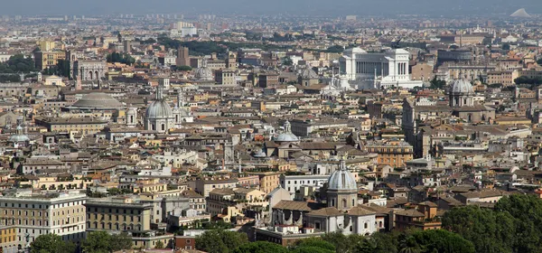 Vista panorâmica da cidade de Roma a partir de cima da cúpula do Ch — Fotografia de Stock