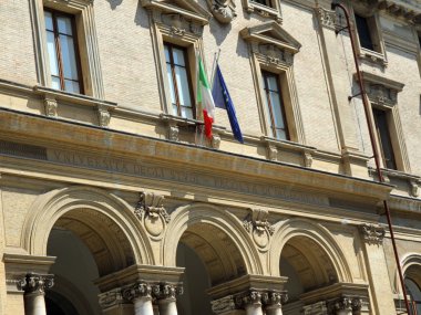 Roma'da mühendislik Üniversitesi heybetli giriş