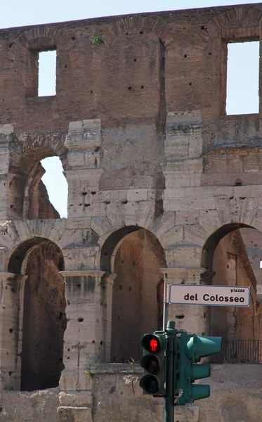 Red road sign semaphore with Piazza del Colosseo in Rome — Stock Photo, Image