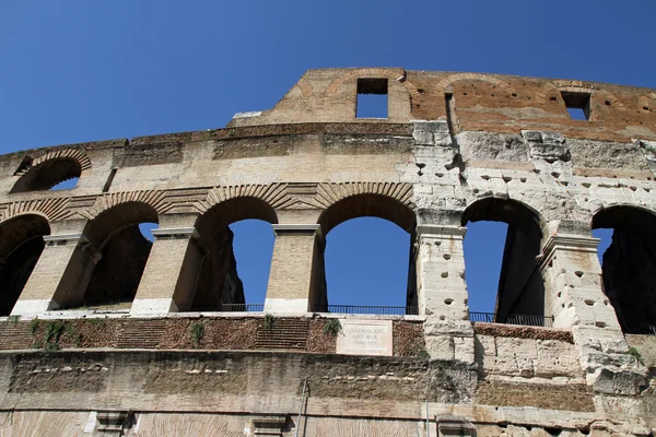 Detalhe de um Arco antigo do Coliseu — Fotografia de Stock