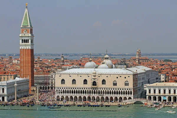 Piazza san marco in Venice with the high Bell Tower 3 — Stock Photo, Image