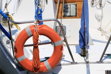 port of venice dep hazır bir tekneye bağlı lifebuoy