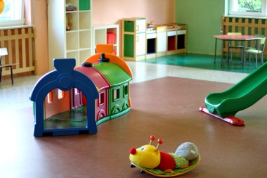 dolu küçük çocuklar için oyuncaklar, çocuk odası, oturma odası
