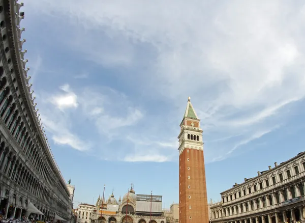 A torre de sino mais alta e mais famosa da Piazza San Marco em Veneza — Fotografia de Stock
