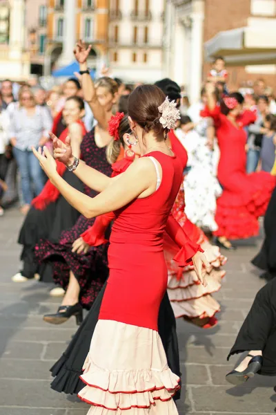 Flamenco-Tänzer und spanische Tänzer — Stockfoto