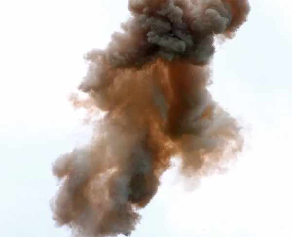 Vormen van wolken en dikke rook in de lucht 3 — Stockfoto