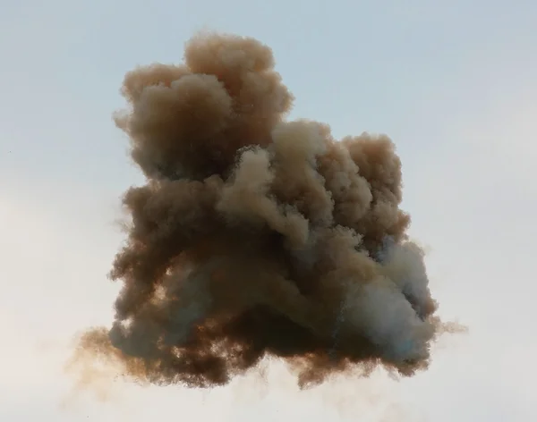 Sombría nube negra se prepara para una fuerte tormenta con hai — Foto de Stock