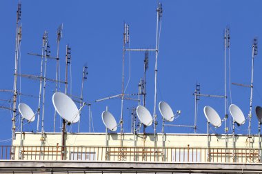 dizi tv antenleri ve televizyon almak için çanak antenler