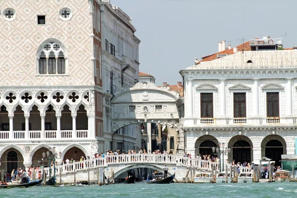 Bridge of sighs in Venice — Stock Photo, Image