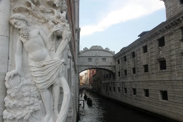 Bridge of sighs in Venice — Stock Photo, Image