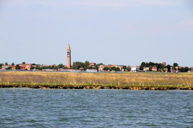 Venedik yakınındaki leaning tower ile burano Adası