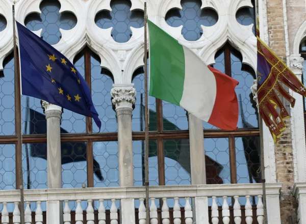 Italian and europe flag of veneto region in headquarter of REGIO — Stock Photo, Image