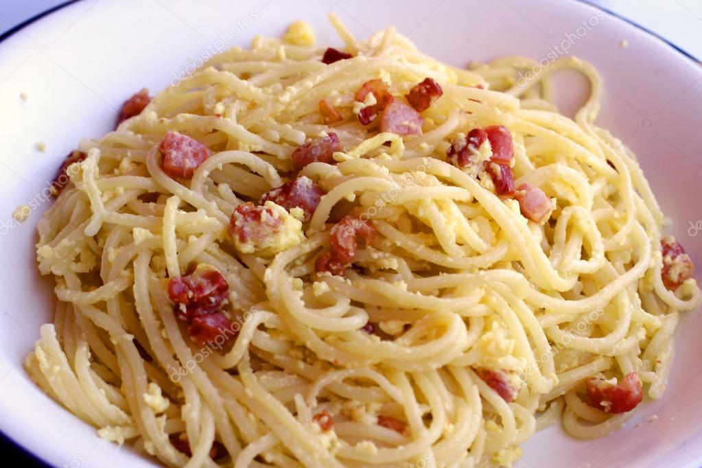 Spaghetti carbonara with Bacon egg typical Italian dish — Stock Photo