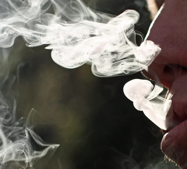 Rings of dense cigarette smoke — Stock Photo, Image