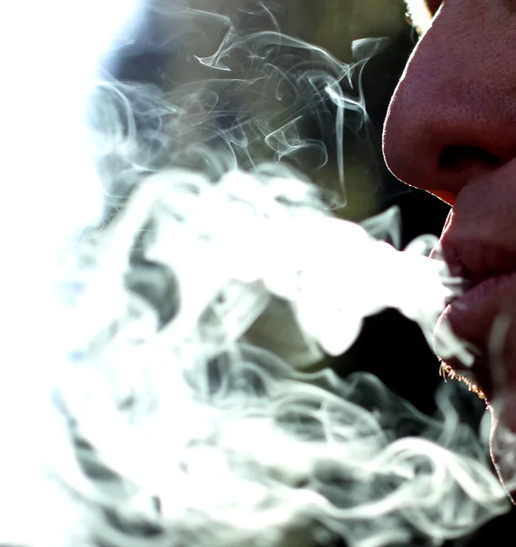 Fum de tigara alba — Fotografie, imagine de stoc