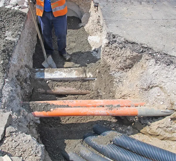 fiber optik ve roadworks worke içinde elektrik kablolarının döşenmesi