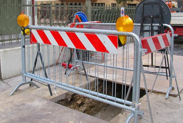 Excavation routière pour la pose de fibres optiques — Photo