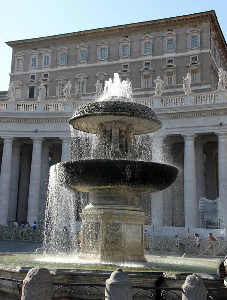 Grande fonte em vaticana — Fotografia de Stock