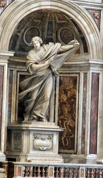 Standbeeld van Sint veronica met de sluier — Stockfoto