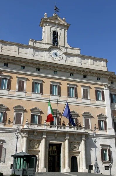 パラッツォ モンテチ トリオ宮本部 r のイタリアの議会の — ストック写真