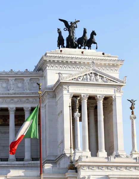 Italian flag and monument Vittoriano in Rome — Stock Photo, Image