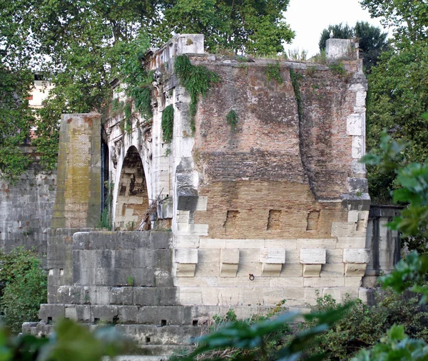 로마에서 부러진된 다리의 세부 사항 — 스톡 사진