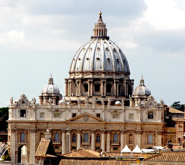 Majestátní kupoli baziliky svatého Petra — Stock fotografie