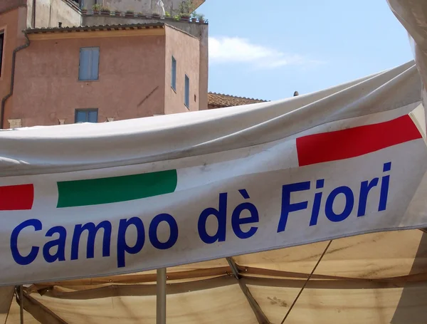 Sinal de campo de Fiori indicando a famosa praça do mercado — Fotografia de Stock