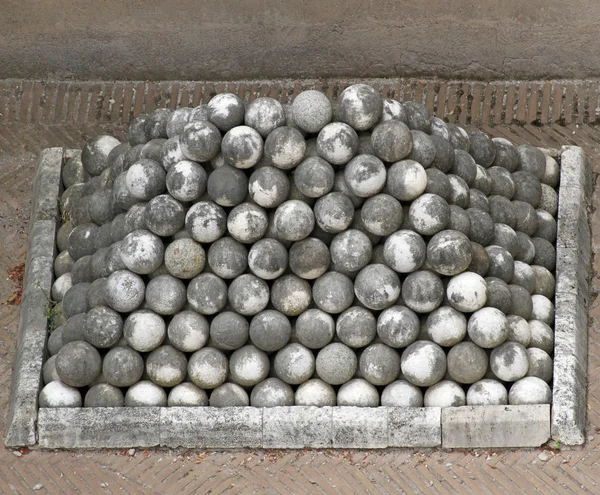 Marble cannon balls in Castel St. Angel in rome — Stock Photo, Image