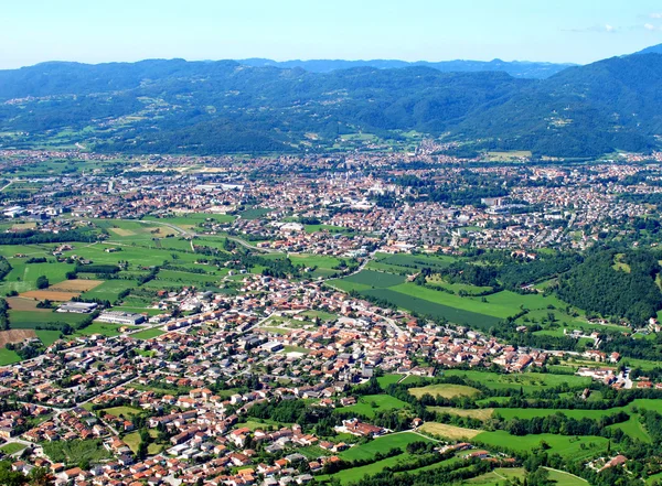 Yukarıda da görüleceği bir şehir panoraması