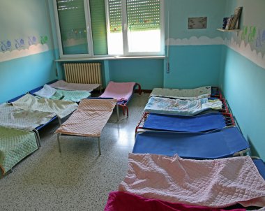 küçük çocuk Yataklı yurt anaokulu