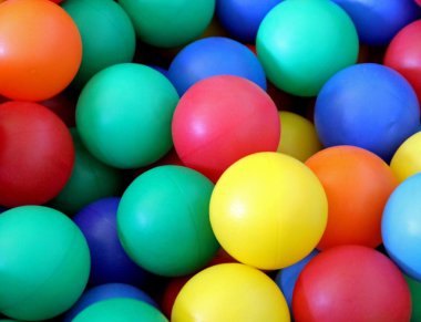 plastik boncuk yeşil kırmızı sarı ve mavi Chi eğlence için