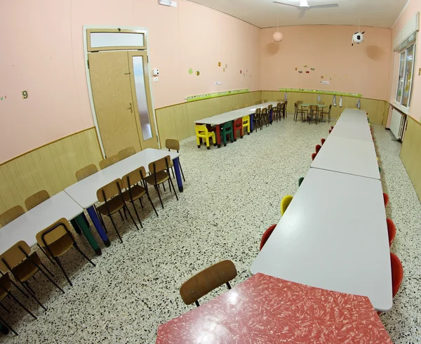 Mensa des Kindergartens mit vielen Stühlen — Stockfoto