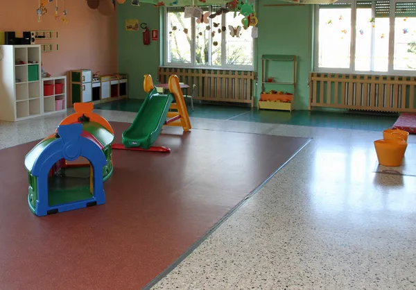 Детская комната с играми без детей — стоковое фото