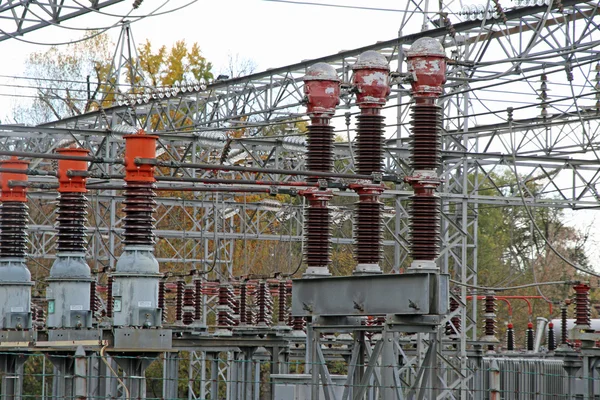 Seccionadores de corrente eléctrica de uma grande central eléctrica — Fotografia de Stock
