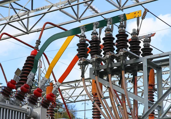 Conexión eléctrica con grandes barras de cobre de alta tensión t Imágenes de stock libres de derechos