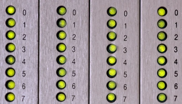 중앙 시스템 경고의 번호 7 라인을 위한 녹색 led — 스톡 사진