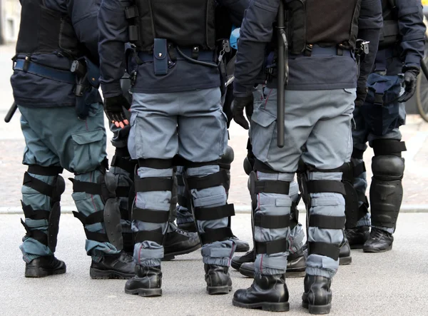 Cops with divided with Blackjack and blackjack during the revolt — Stock Photo, Image