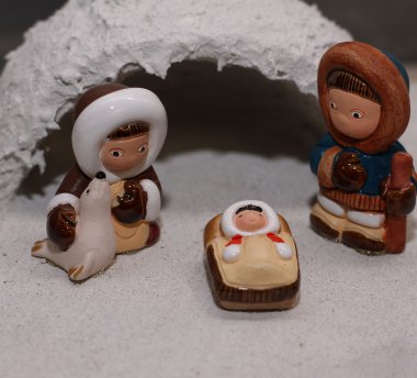 Eskimo ile Kuzey Kutbu sürüm ve mühür eskimo beşiğinde